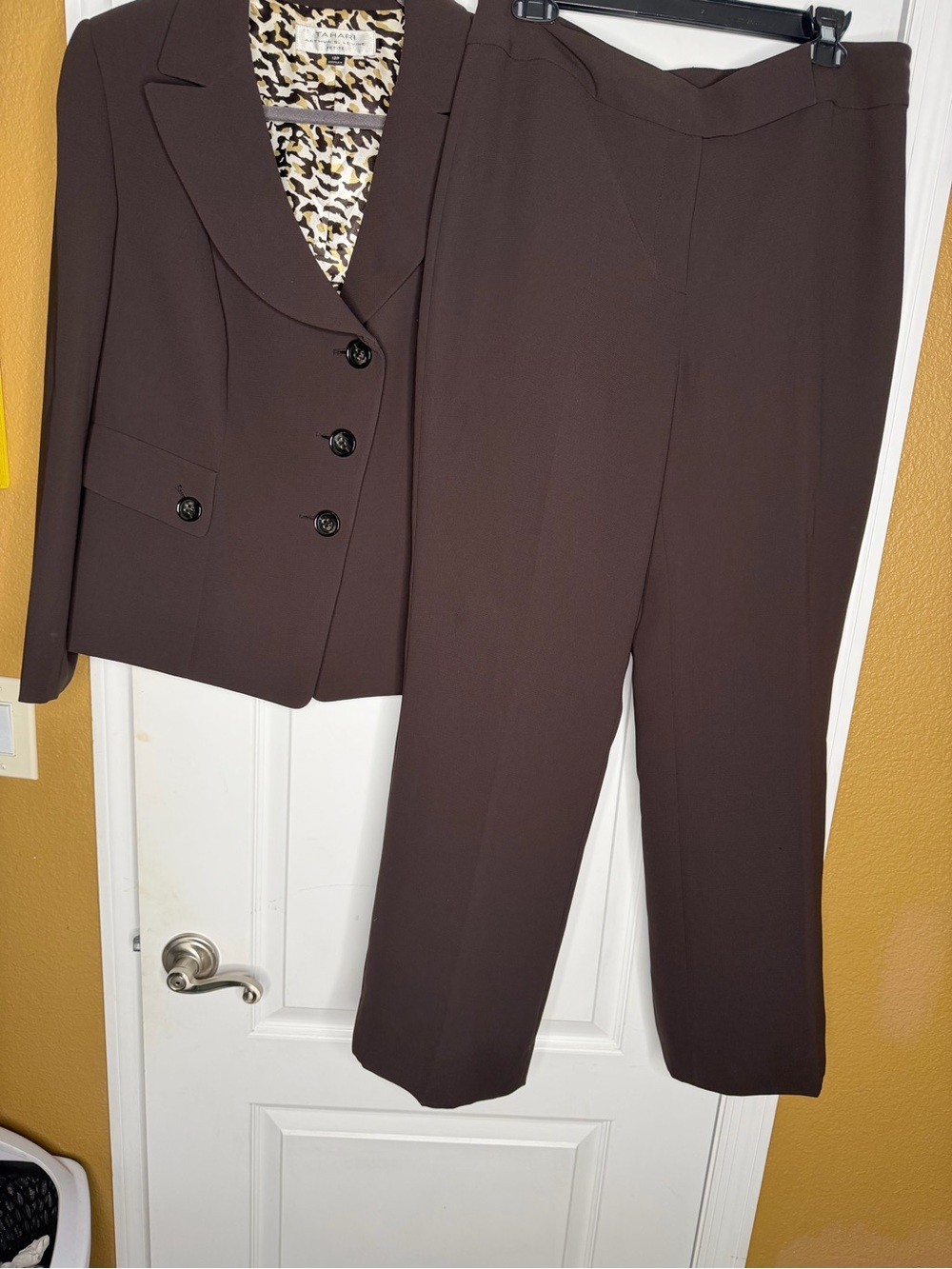 Tahari ASL Chocolate 2 Pc Trouser Suit Tailored Jacket & Straight Pants 12P